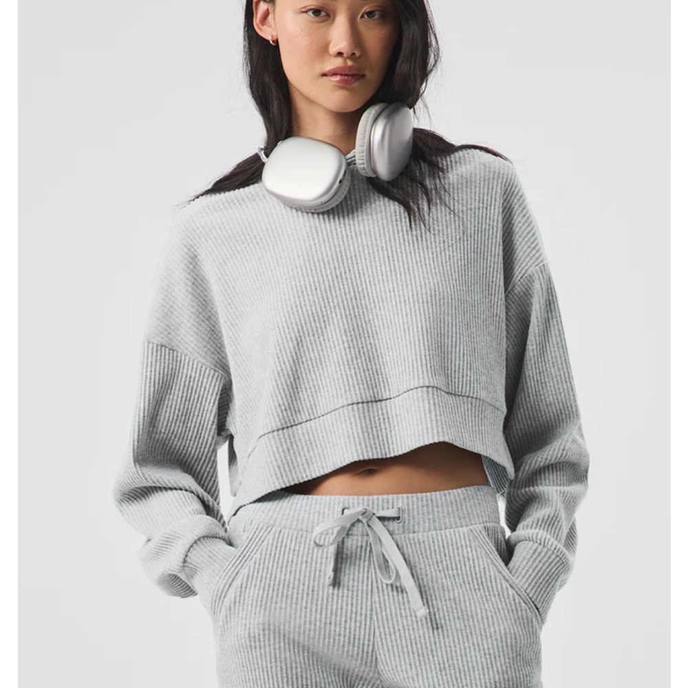 alo muse grey set. alo ribbed joggers and matching hoodie . EUC